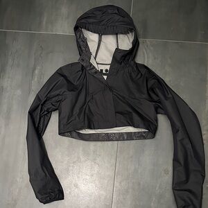 Lululemon Black Women's Hooded super cropped jacket size 2-6